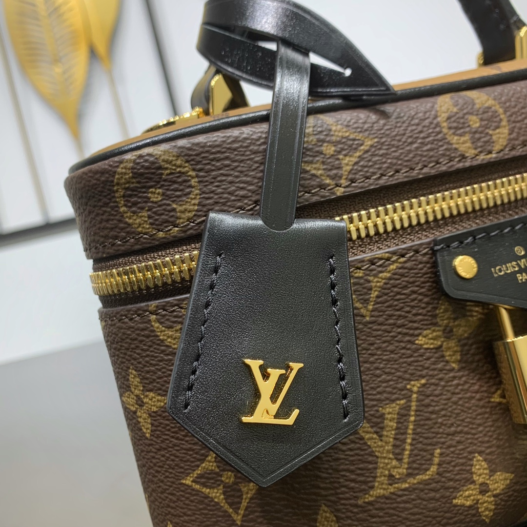 Vanity Chain Pouch 路易威登高仿手袋M47125