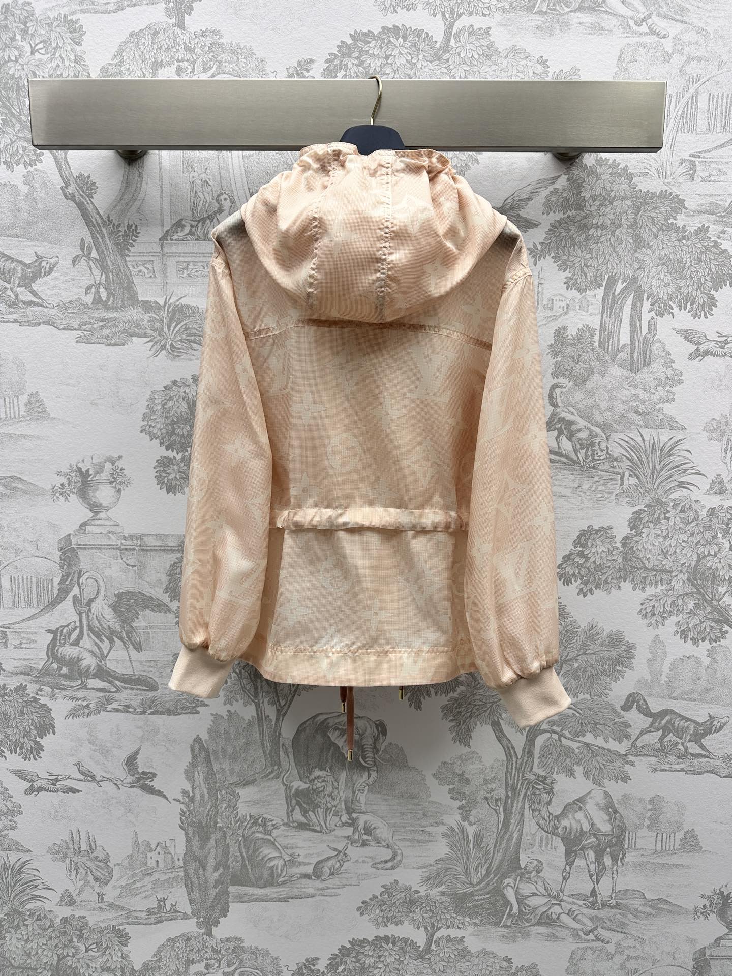 路易威登新品上架高仿老花防曬外套薄款女款連帽衣服