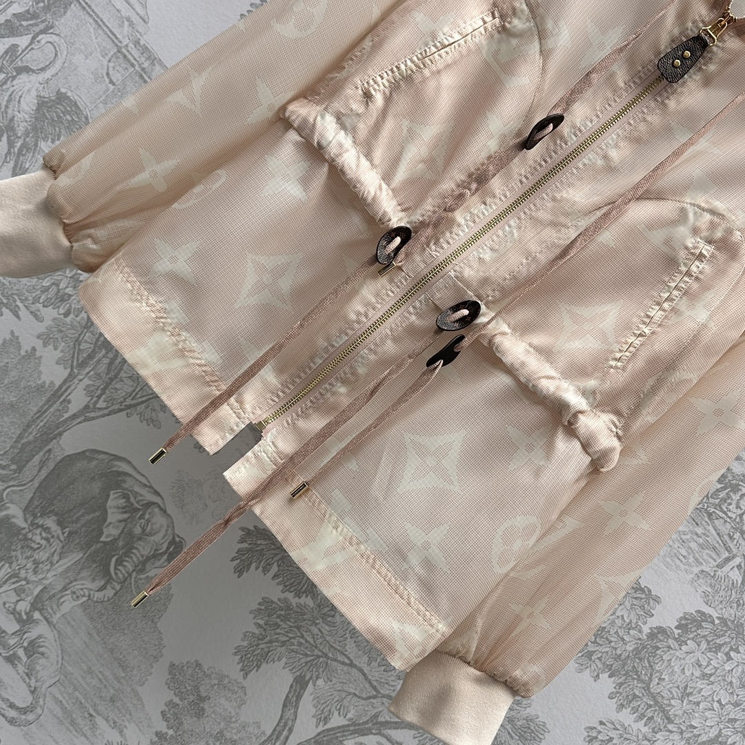 路易威登新品上架高仿老花防曬外套薄款女款連帽衣服