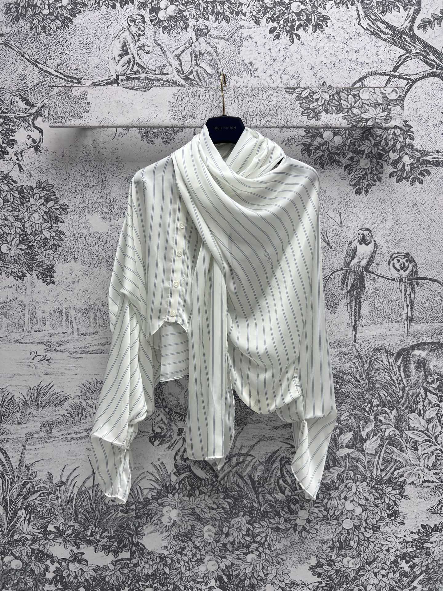 杜鵑同款 字母條紋時尚高仿LV薄外套超級好看的衣服