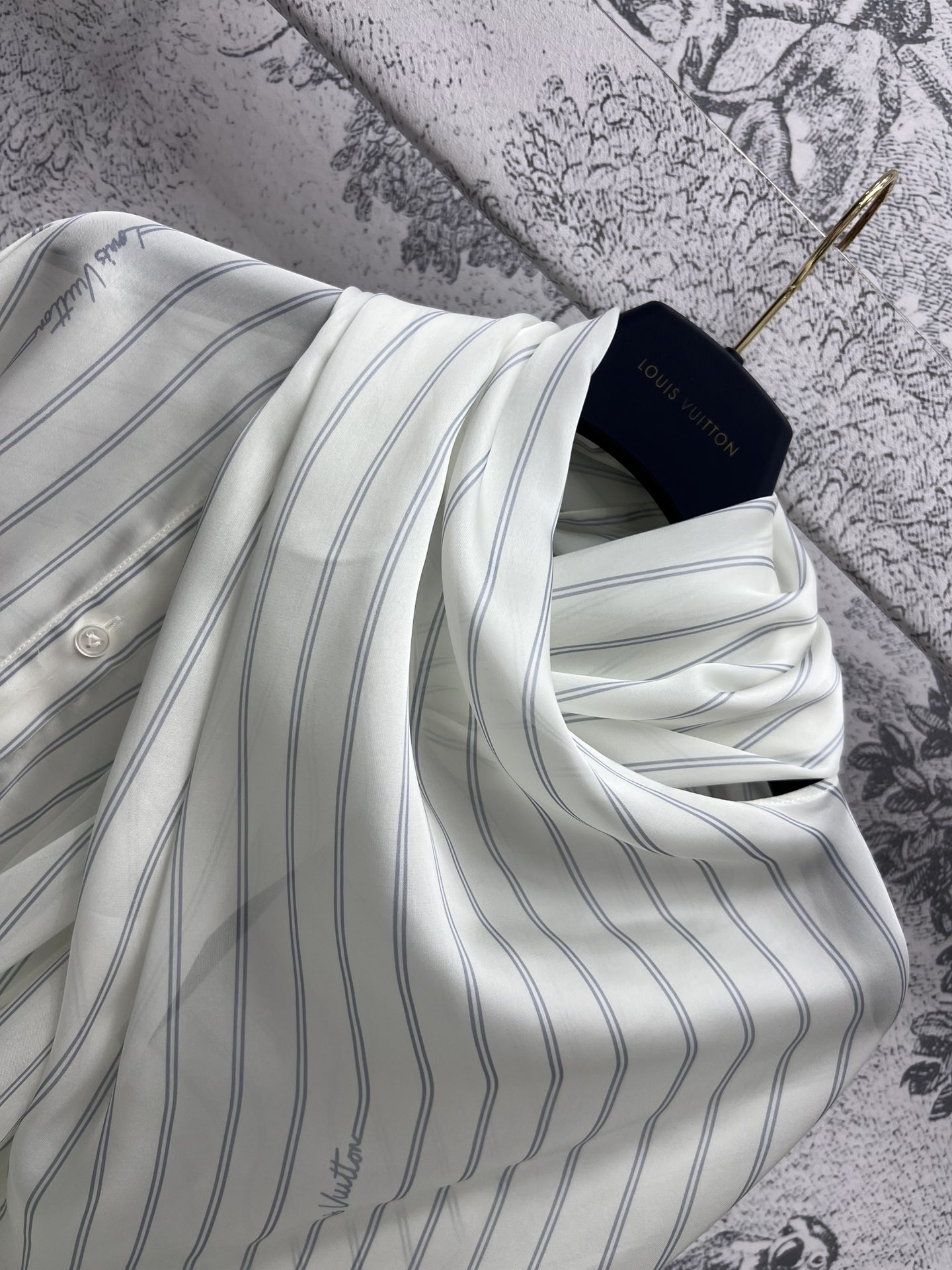 杜鵑同款 字母條紋時尚高仿LV薄外套超級好看的衣服