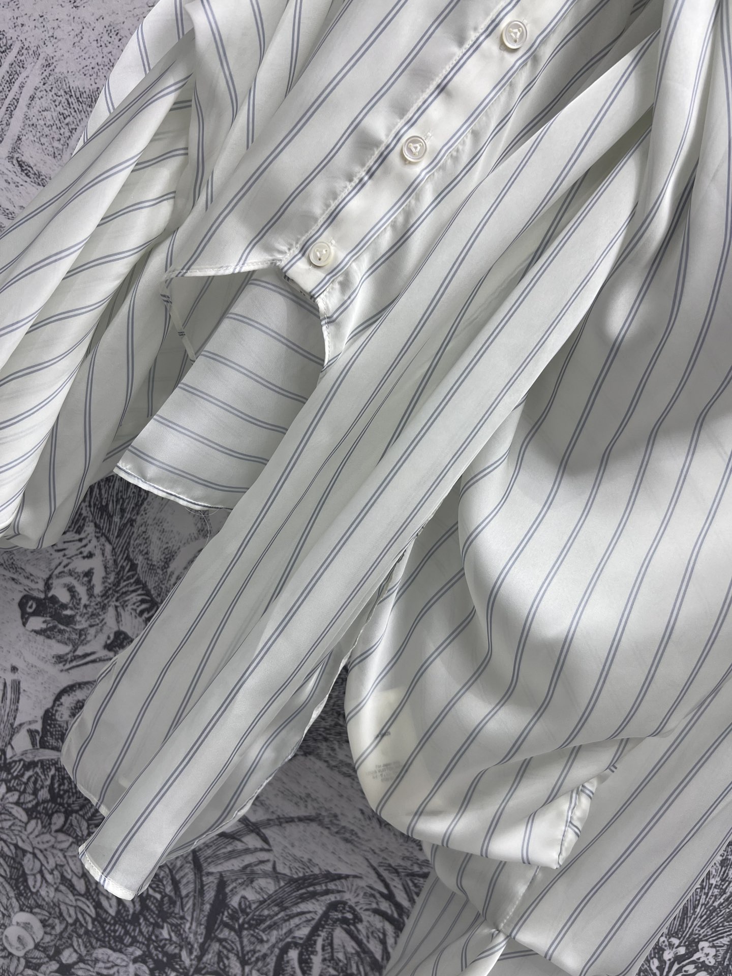 杜鵑同款 字母條紋時尚高仿LV薄外套超級好看的衣服
