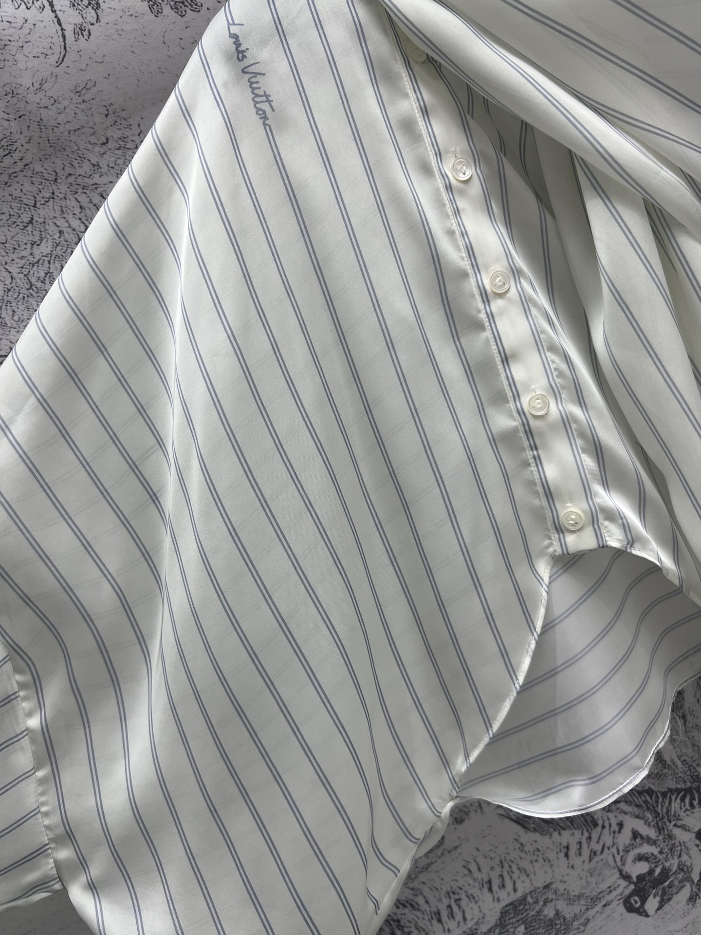 杜鵑同款 字母條紋時尚高仿LV薄外套超級好看的衣服