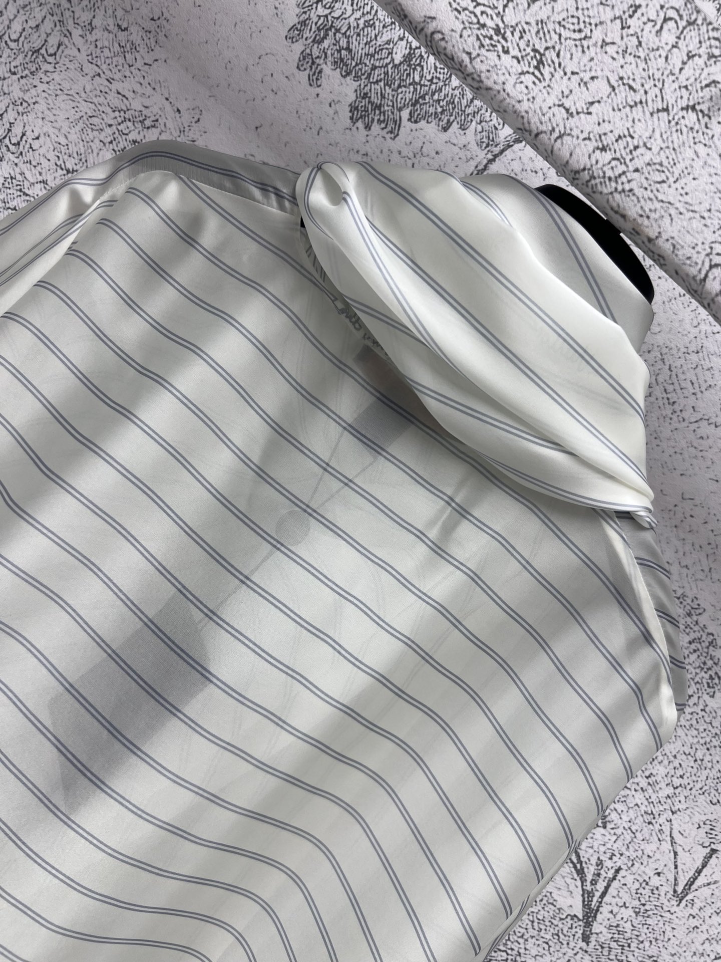 杜鵑同款 字母條紋時尚高仿LV薄外套超級好看的衣服