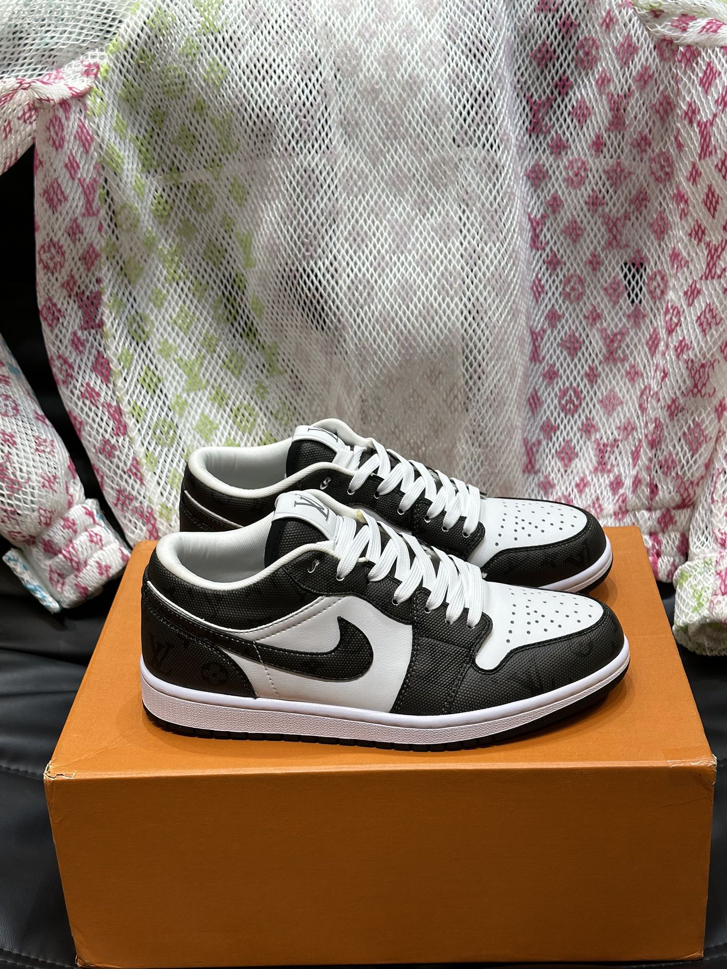 顶级高仿路易威登Nike联名设计男士低帮运动鞋 一比一复刻