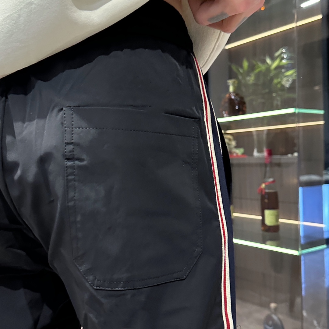 頂級高仿衣服Moncler男裝logo休閒純棉休閒運動褲