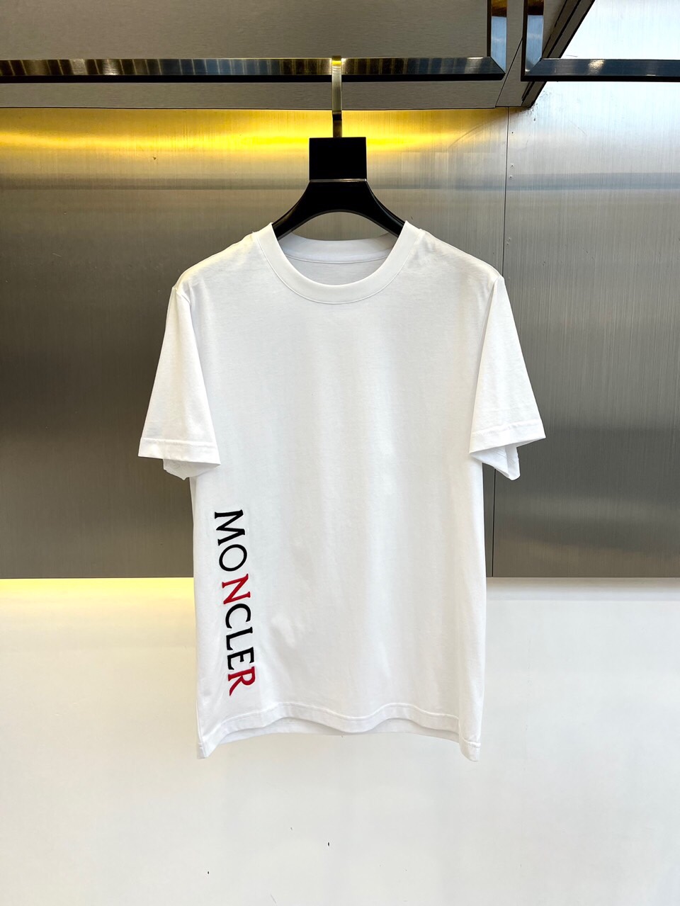 2024春夏新品logo刺繡圓領短袖T恤衫 一比一復刻 純棉蒙口高仿衣服