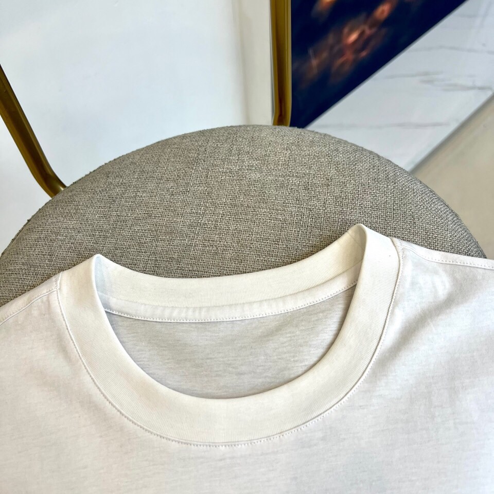 2024春夏新品logo刺繡圓領短袖T恤衫 一比一復刻 純棉蒙口高仿衣服