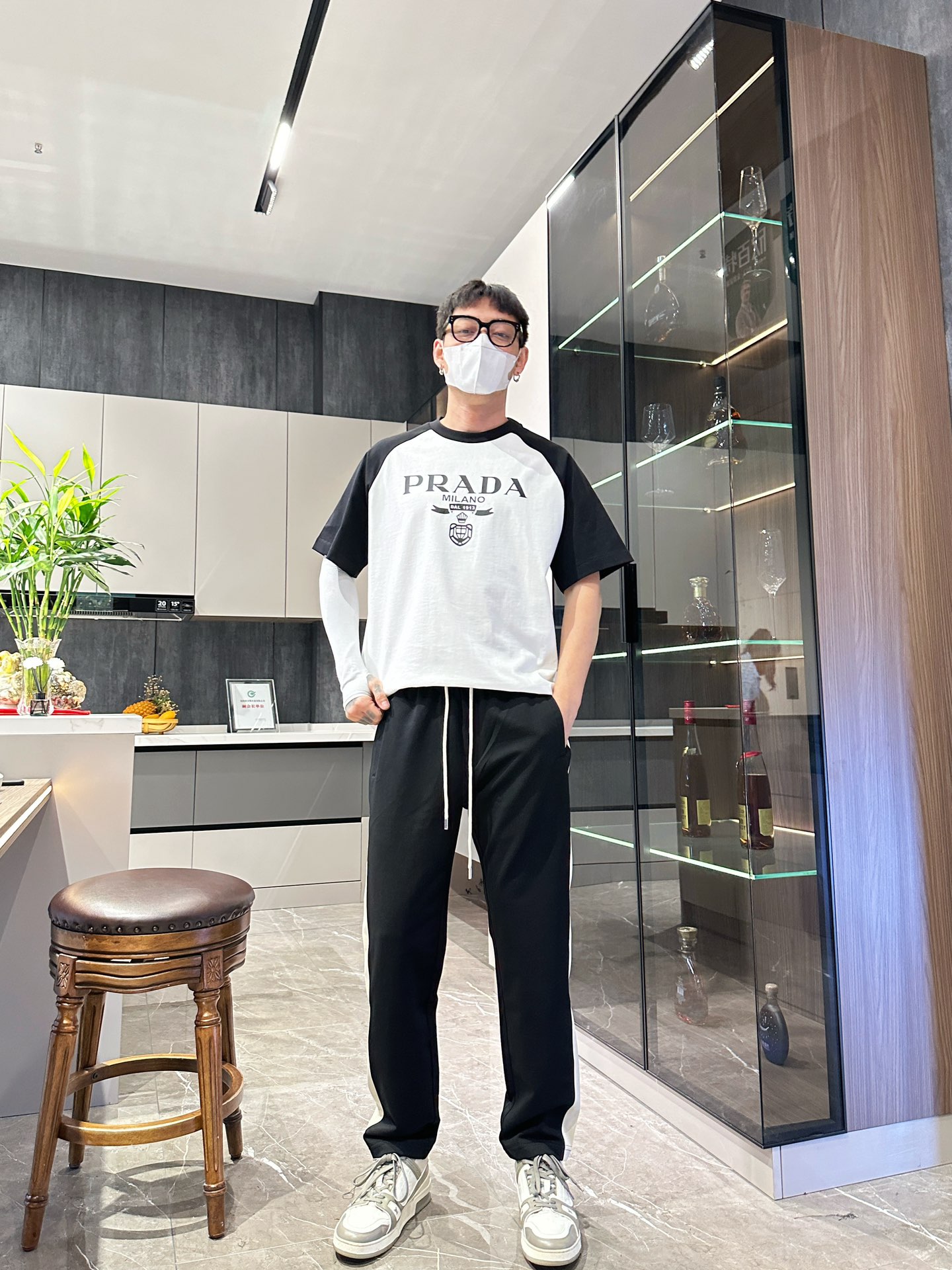 頂級高仿Moncler蒙口春夏新款休閒褲關門同步撞色logo長褲定制面料