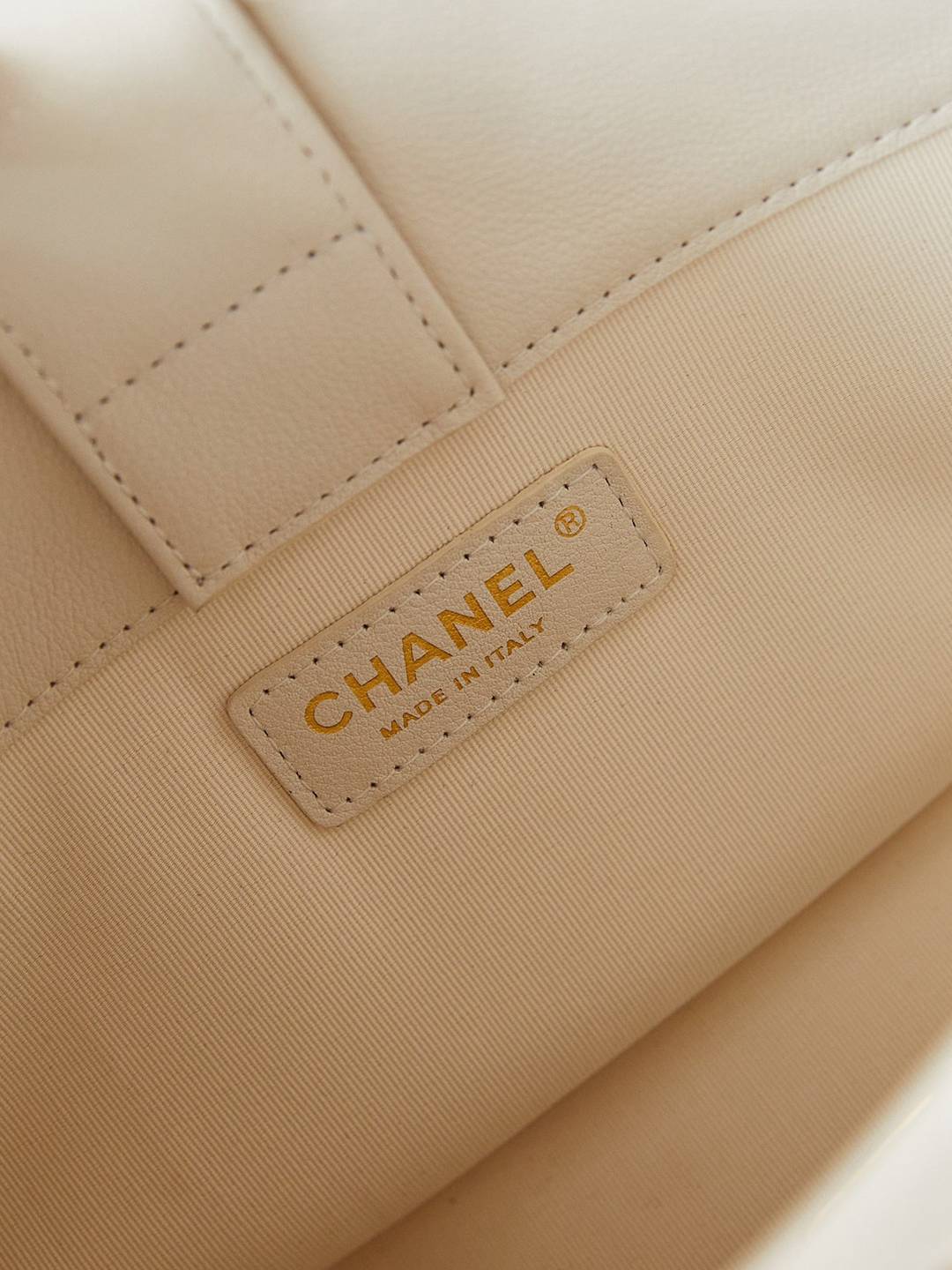 頂級A貨CHANEL多功能使用白色腋下包
