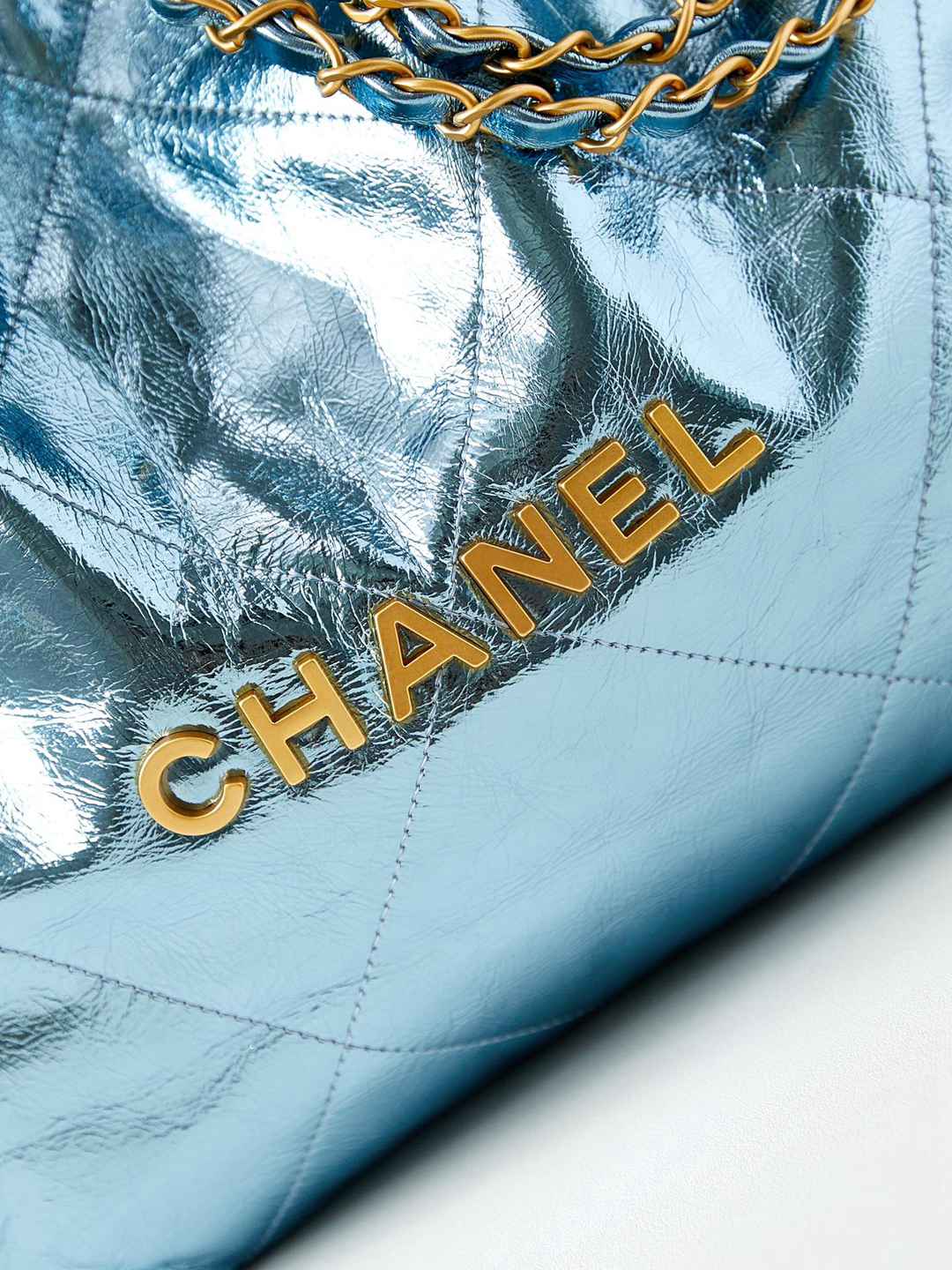 25C早春幻彩色垃圾袋CHANEL高仿22bag系列藍色手提包