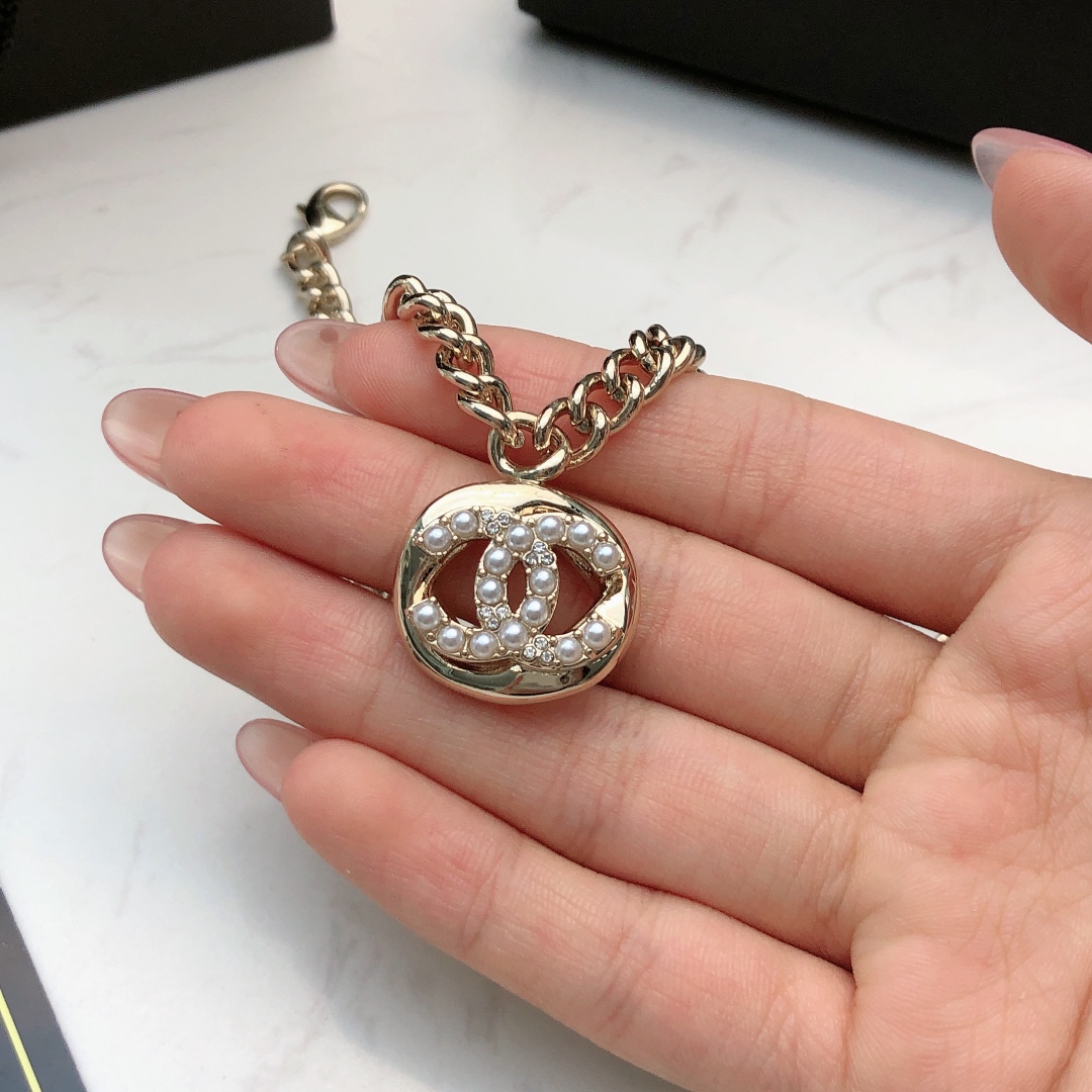 頂級高仿CHANEL香奈兒歐美奢侈品網站女款項鏈超級顯白