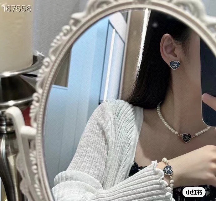 很優雅氣質雙C高仿香奈兒耳釘女款時尚耳環很修飾臉型
