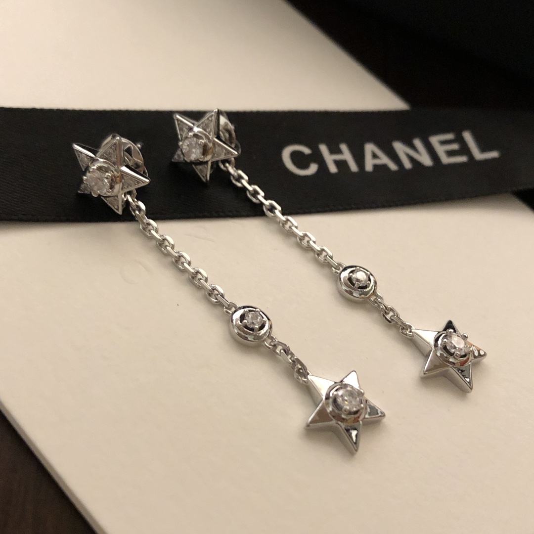 白金色頂級高仿CHANEL香奈兒耳釘女神必備