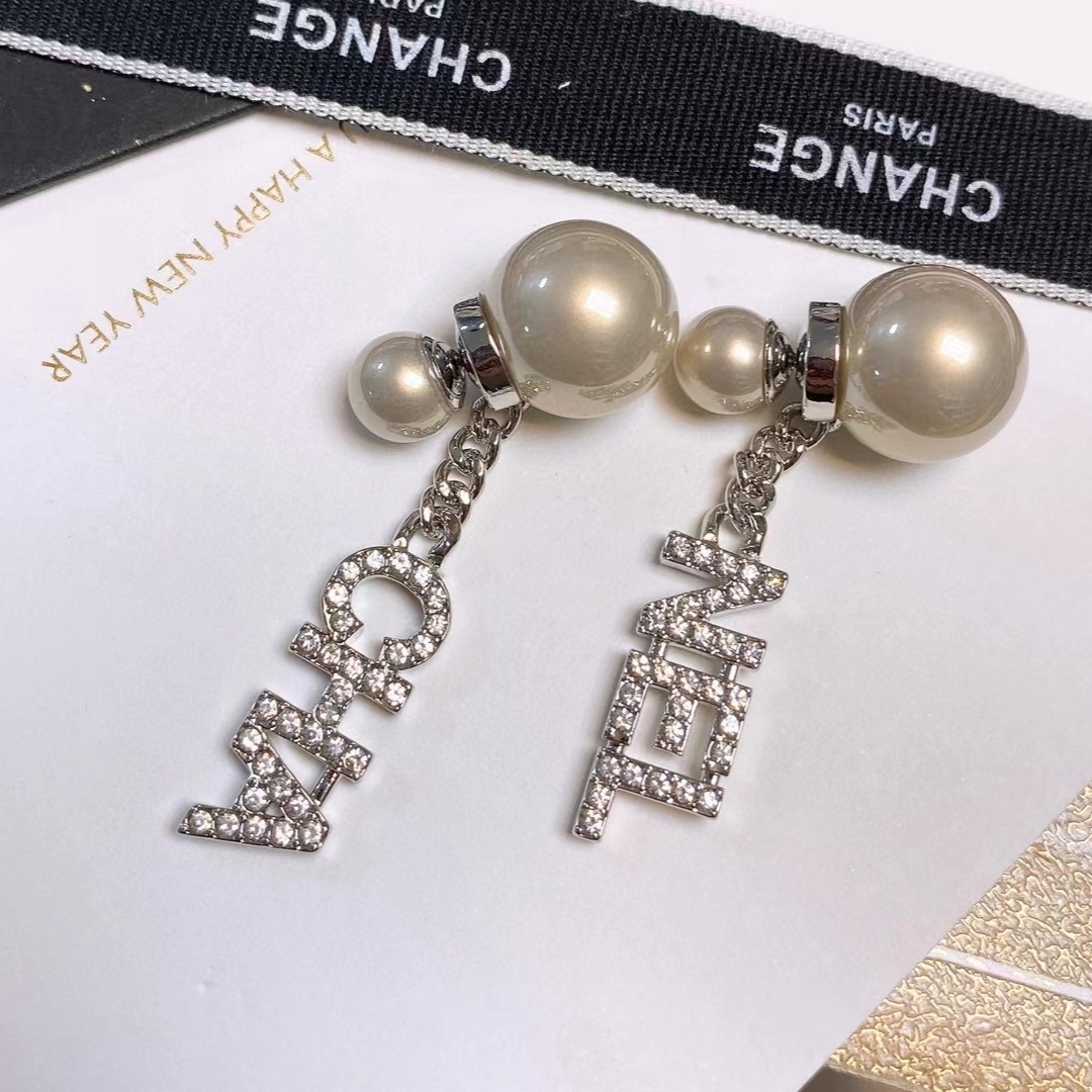 必入爆款 CHANEL高仿小香字母流蘇耳釘 18K