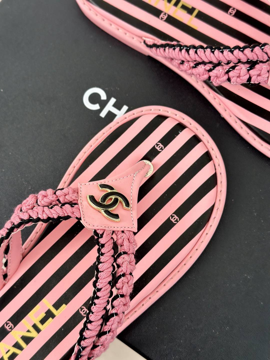 頂級A貨CHANEL雙C時尚好看真皮人字拖鞋