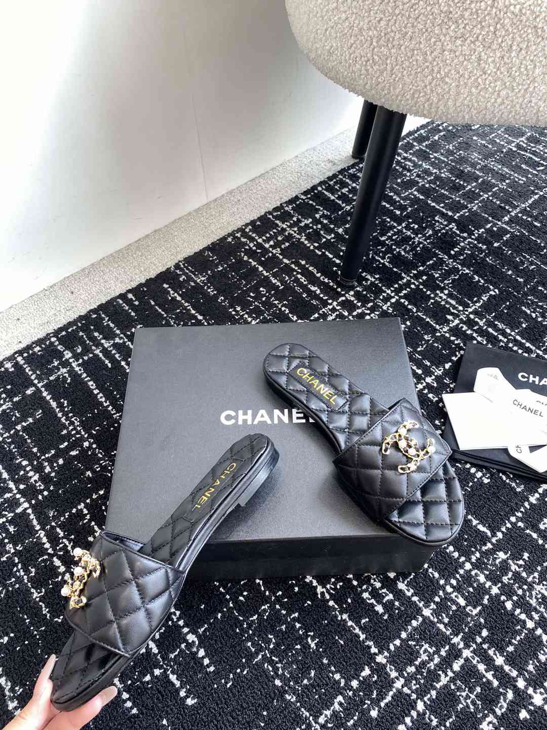 頂級A貨一比一CHANEL羊皮材質懶人拖鞋女款