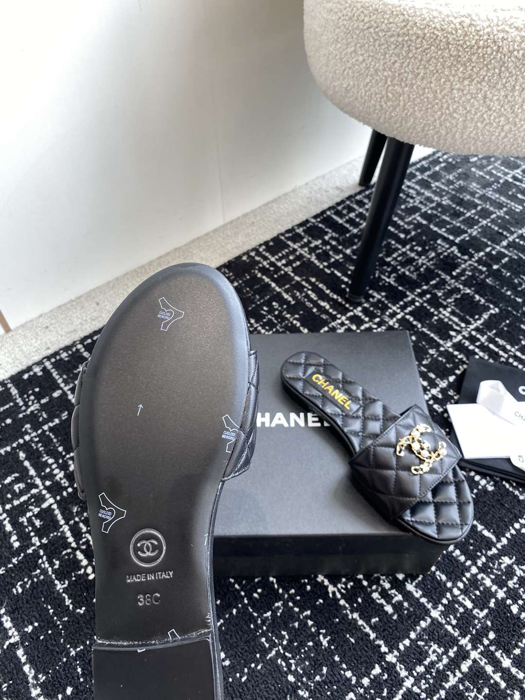 頂級A貨一比一CHANEL羊皮材質懶人拖鞋女款
