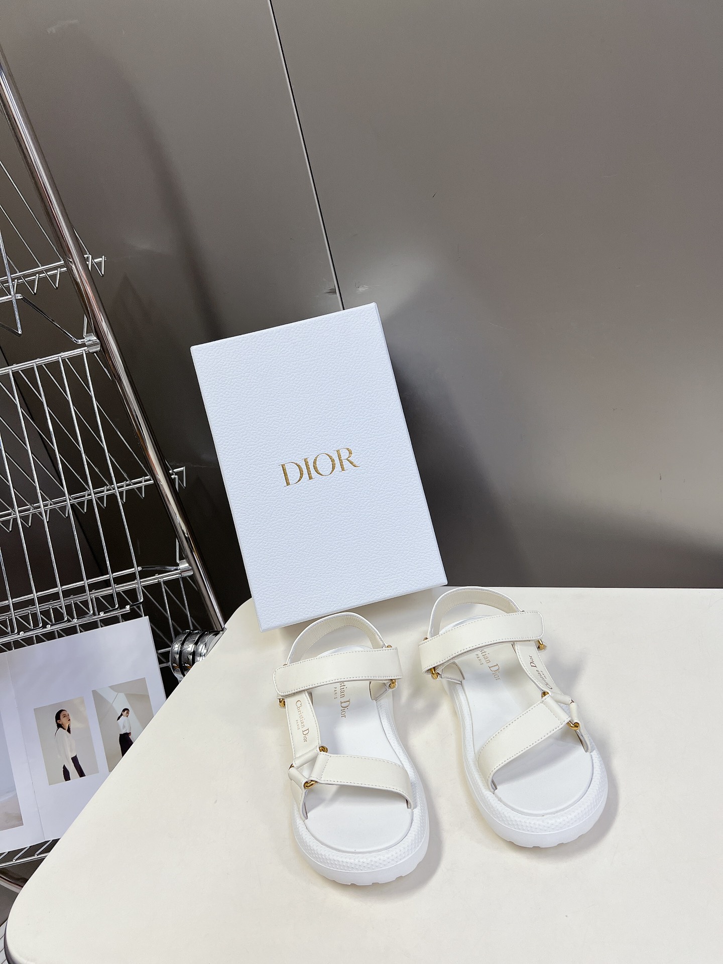 DIOR 最新品高仿魔術貼涼鞋 白色
