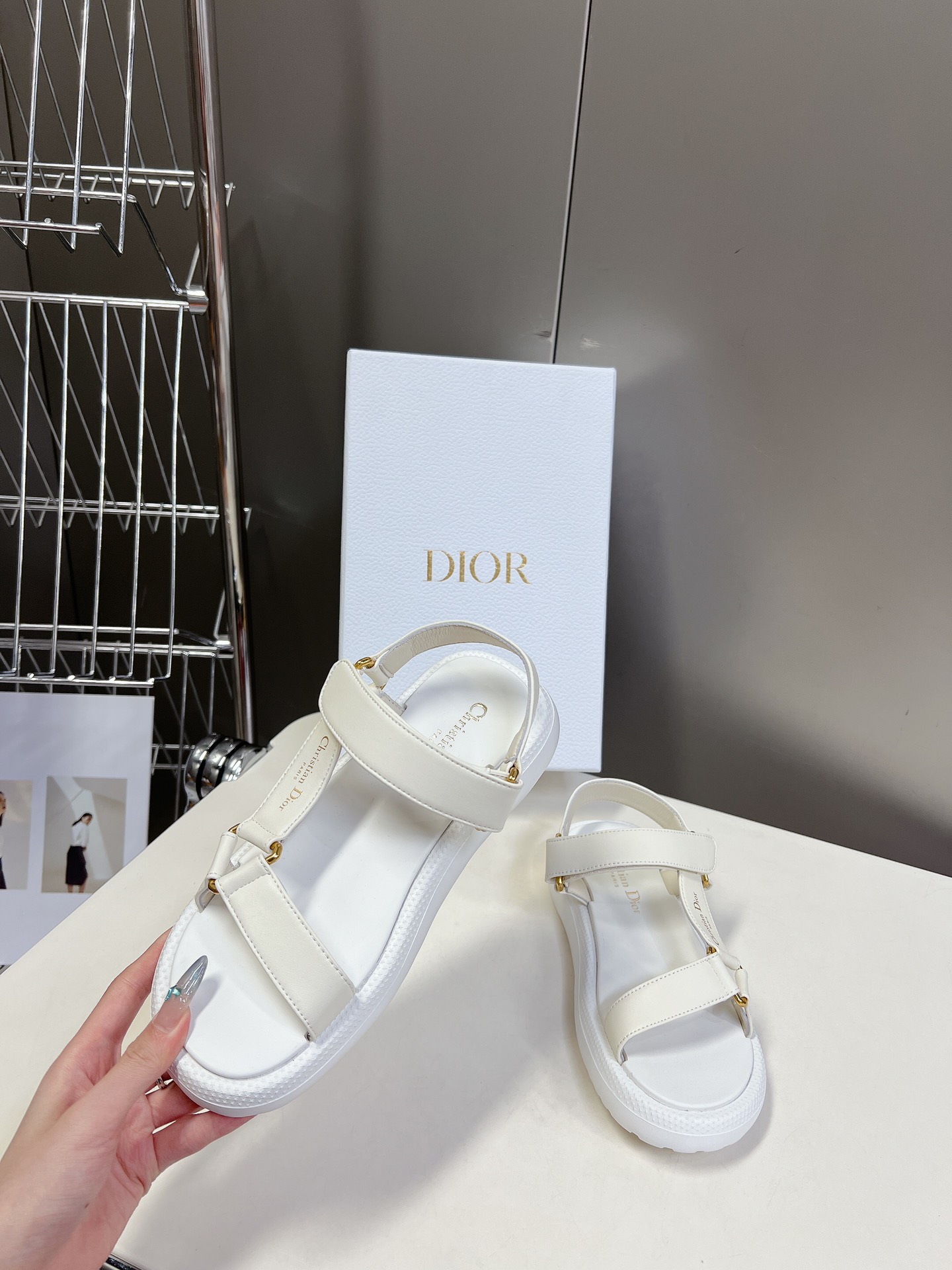 DIOR 最新品高仿魔術貼涼鞋 白色