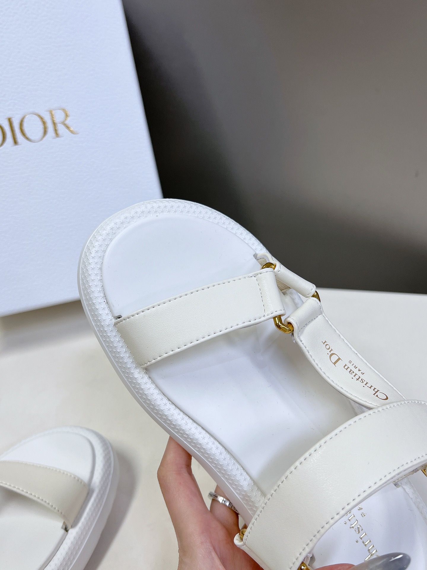 DIOR 最新品高仿魔術貼涼鞋 白色