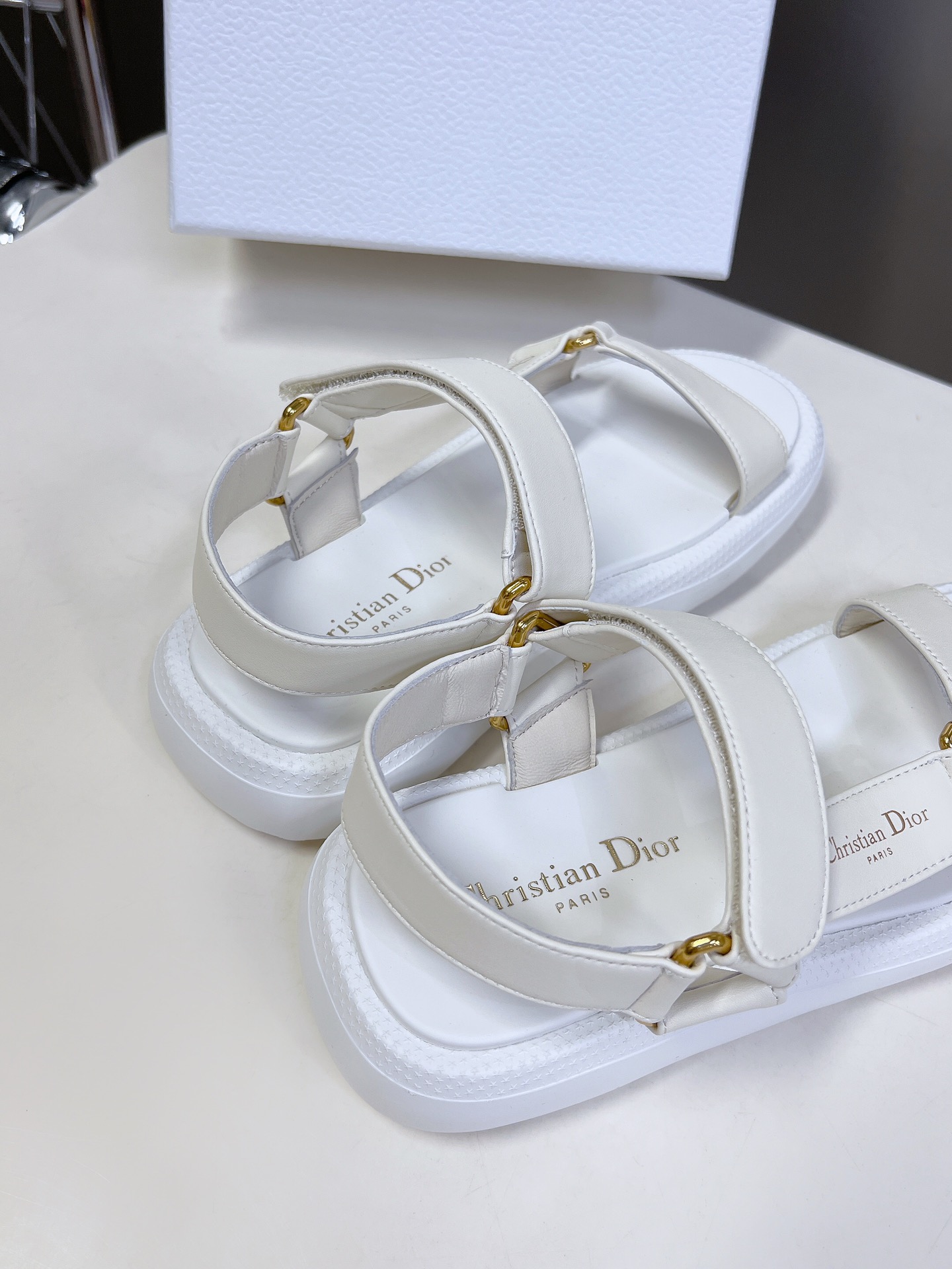 DIOR 最新品高仿魔術貼涼鞋 白色