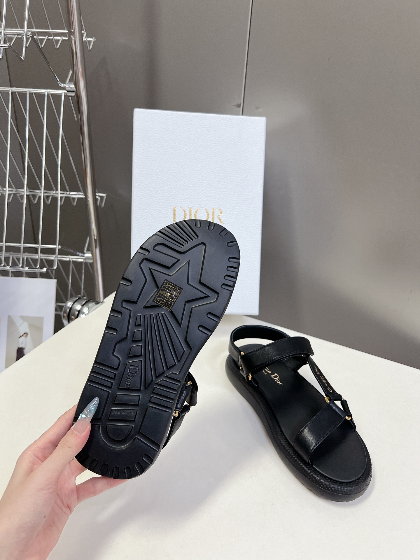 羊皮內裡正品開模頂級高仿DIOR女款涼鞋 黑色