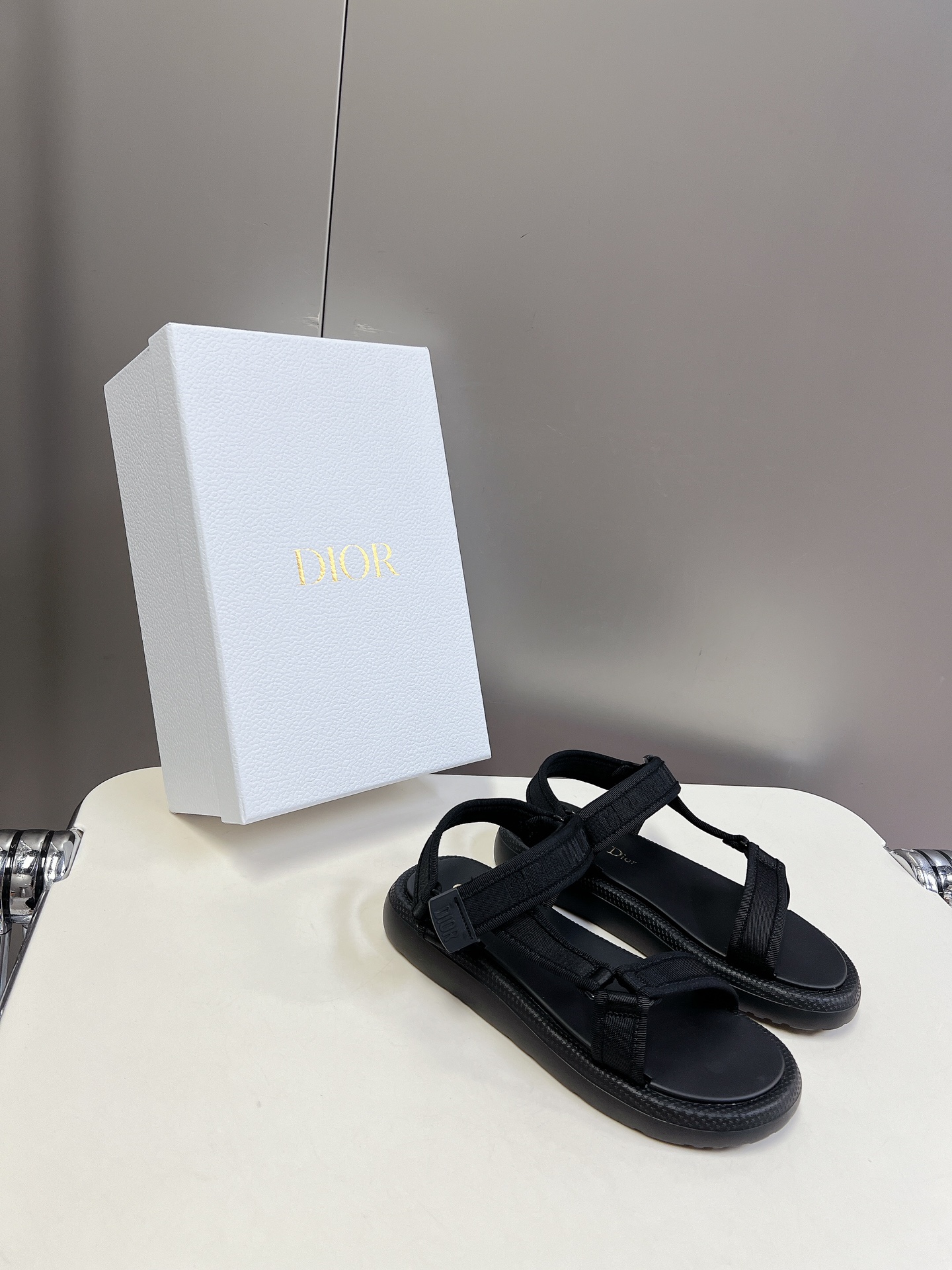 DIOR最新品一比一復刻魔術貼女款休閒涼鞋