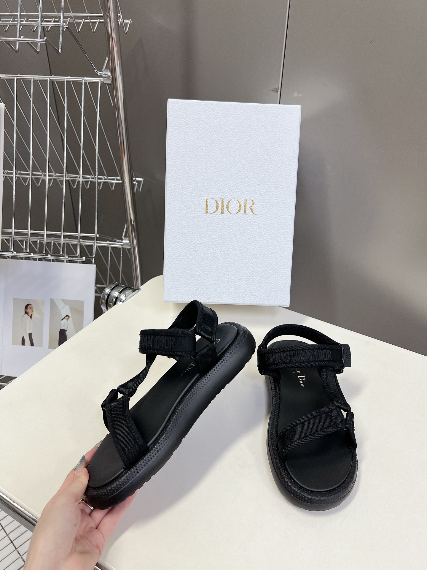 DIOR最新品一比一復刻魔術貼女款休閒涼鞋