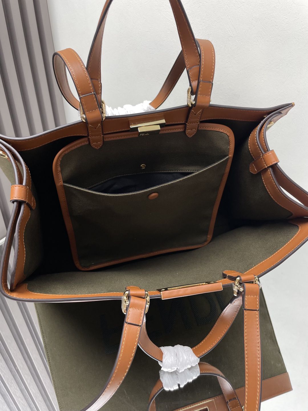 Peekaboo X-Tote 高仿芬迪Fendi最新品女款手提包真皮
