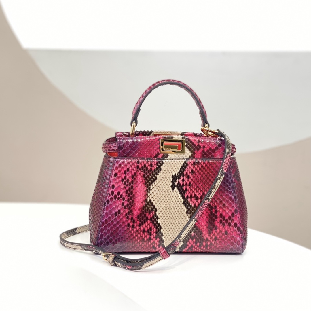Fendi peekaboo Mini 蛇皮材質頂級真皮2024新品女款手提包 奢侈感十足
