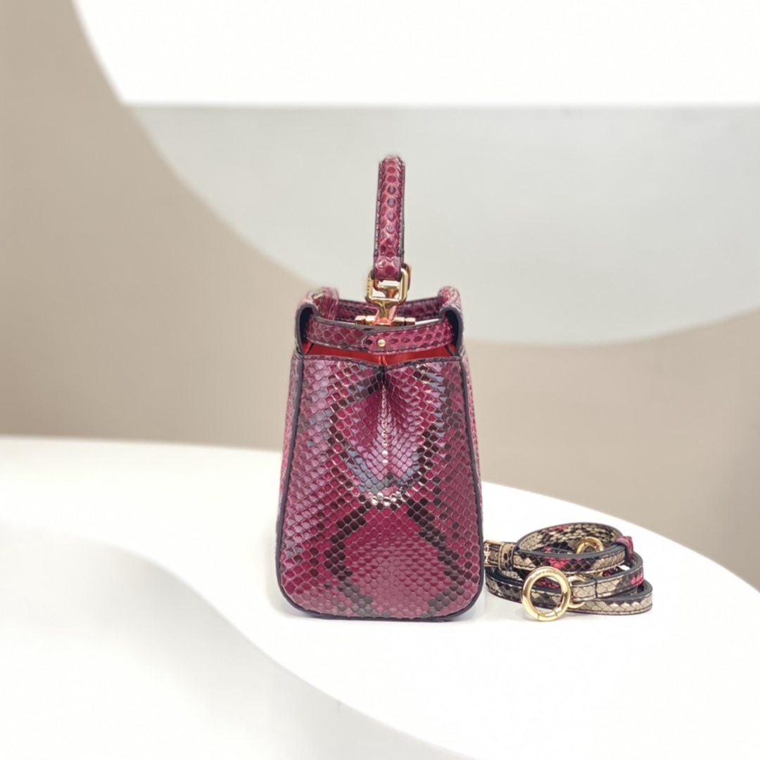 Fendi peekaboo Mini 蛇皮材質頂級真皮2024新品女款手提包 奢侈感十足