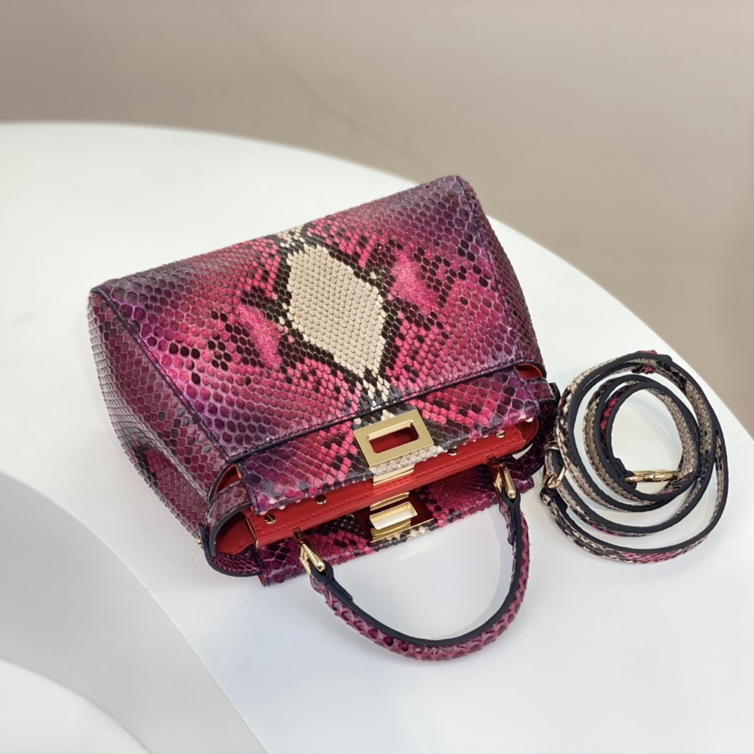 Fendi peekaboo Mini 蛇皮材質頂級真皮2024新品女款手提包 奢侈感十足