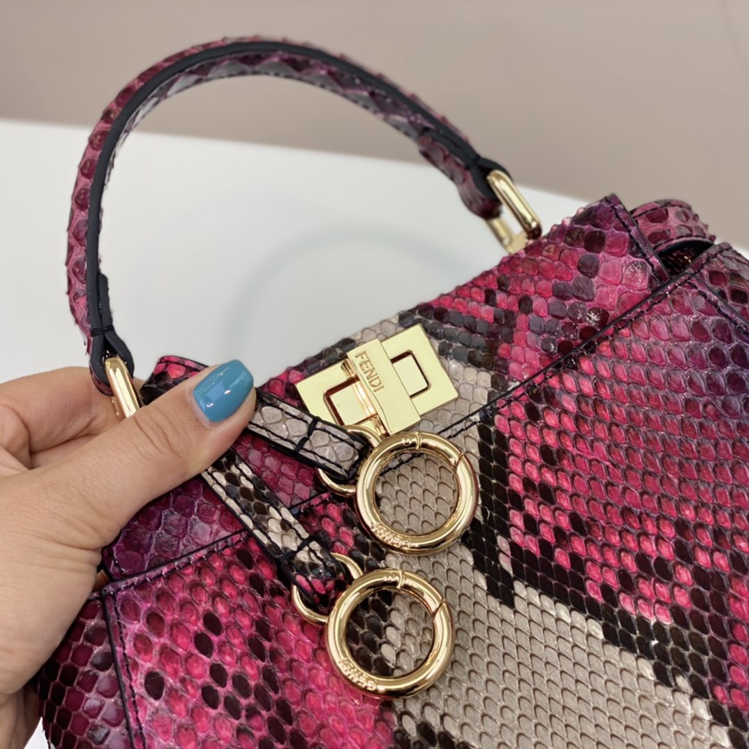 Fendi peekaboo Mini 蛇皮材質頂級真皮2024新品女款手提包 奢侈感十足