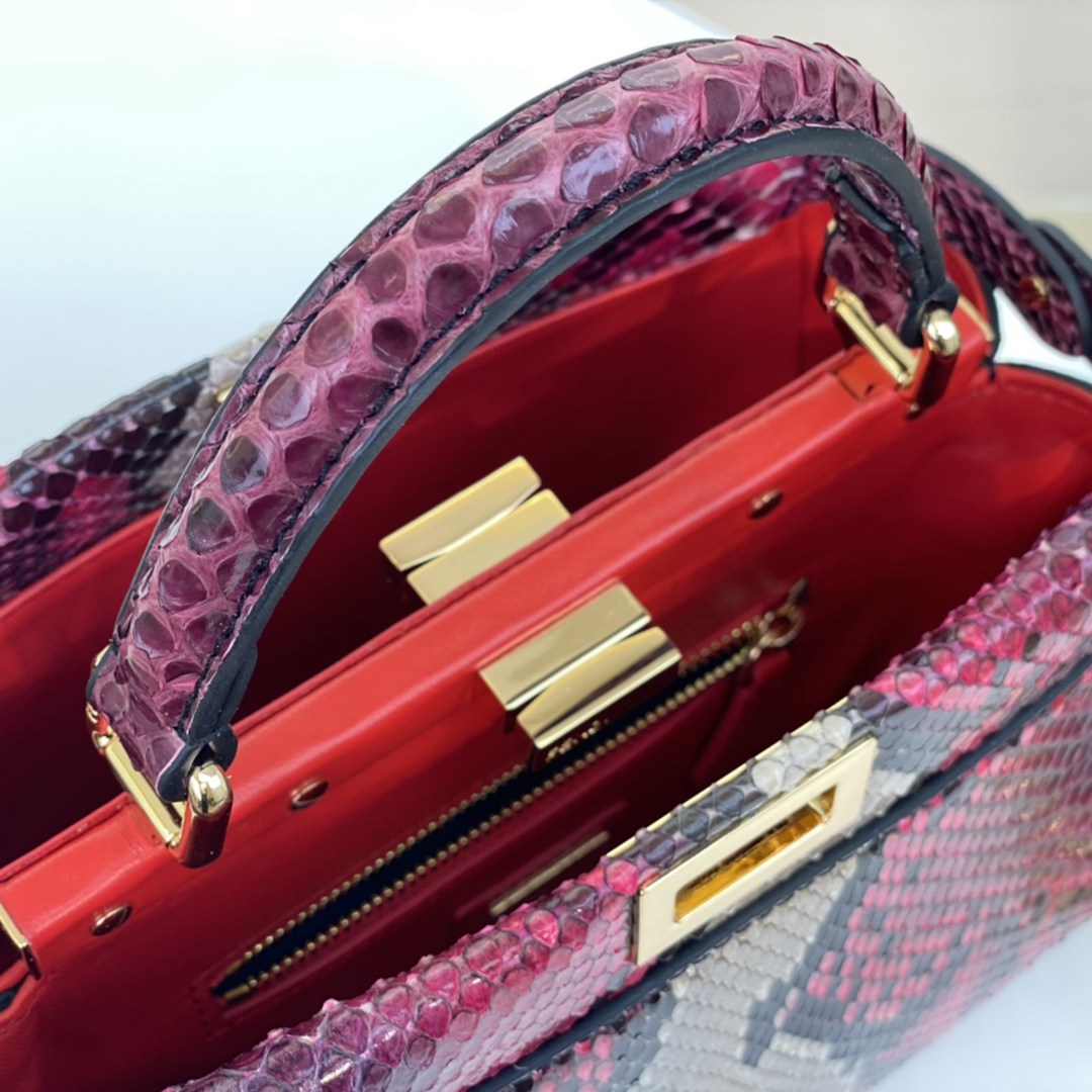 Fendi peekaboo Mini 蛇皮材質頂級真皮2024新品女款手提包 奢侈感十足