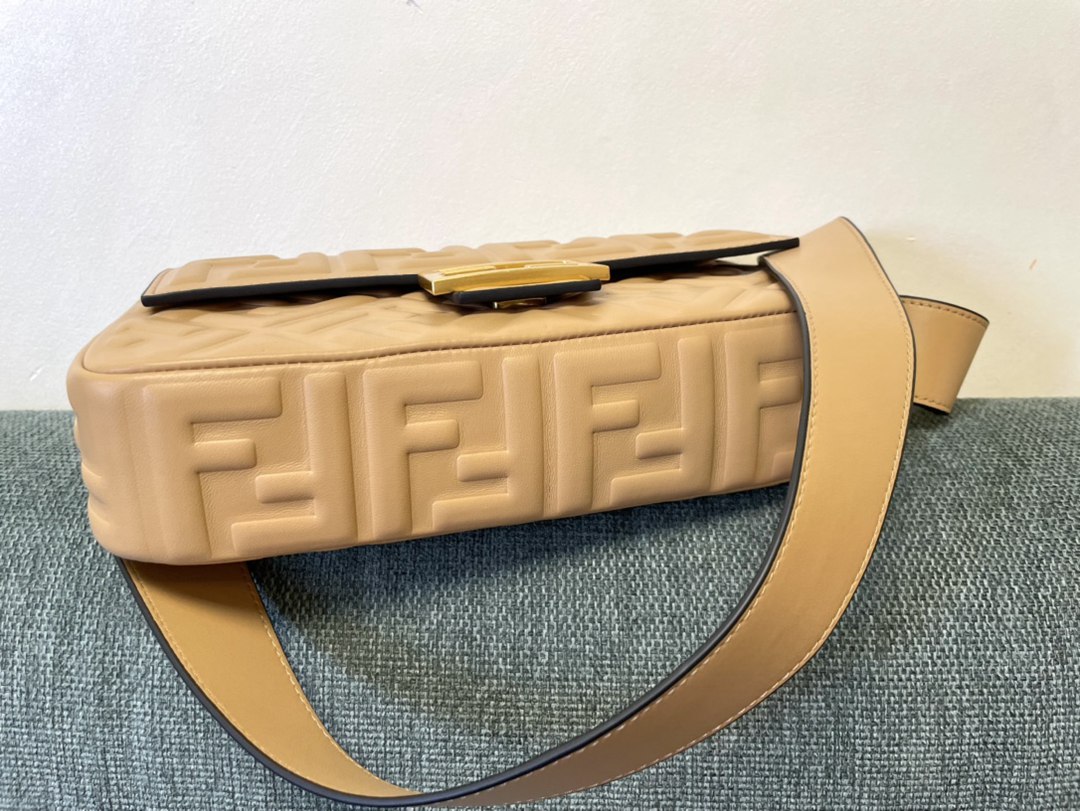 頂級A貨芬迪經典Baguette FF logo斜挎包單肩包