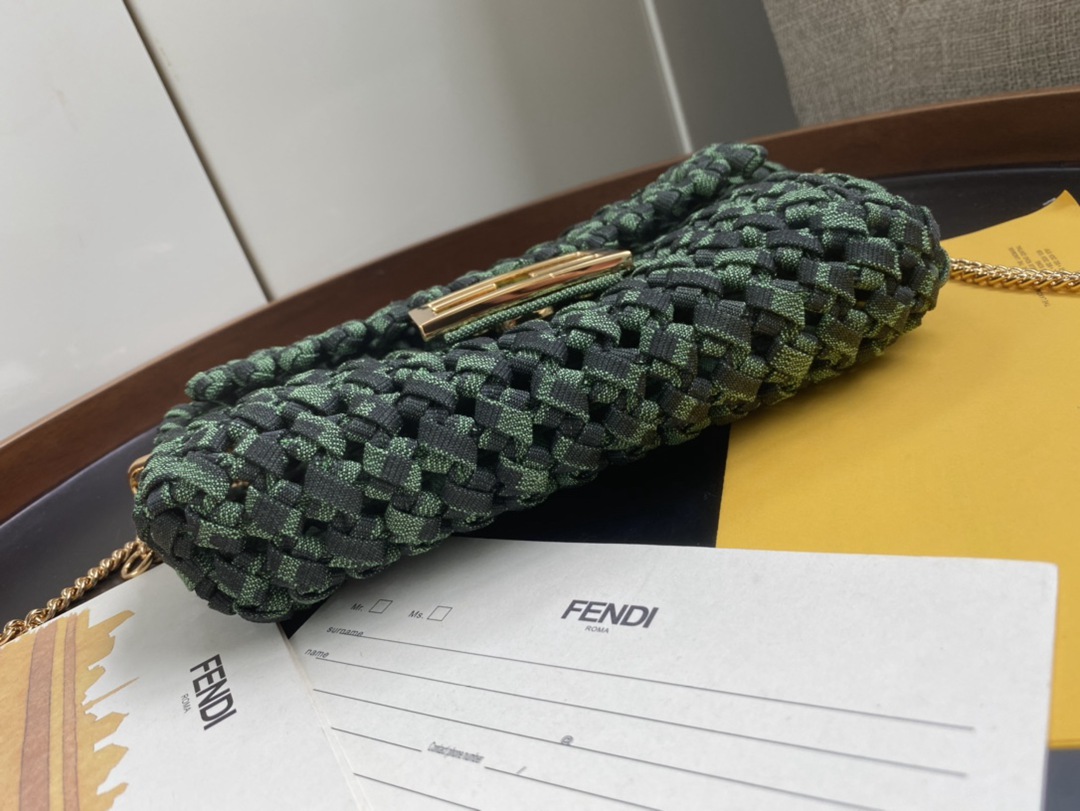 Fendi新品老花編輯法棍包一比一設計斜挎包