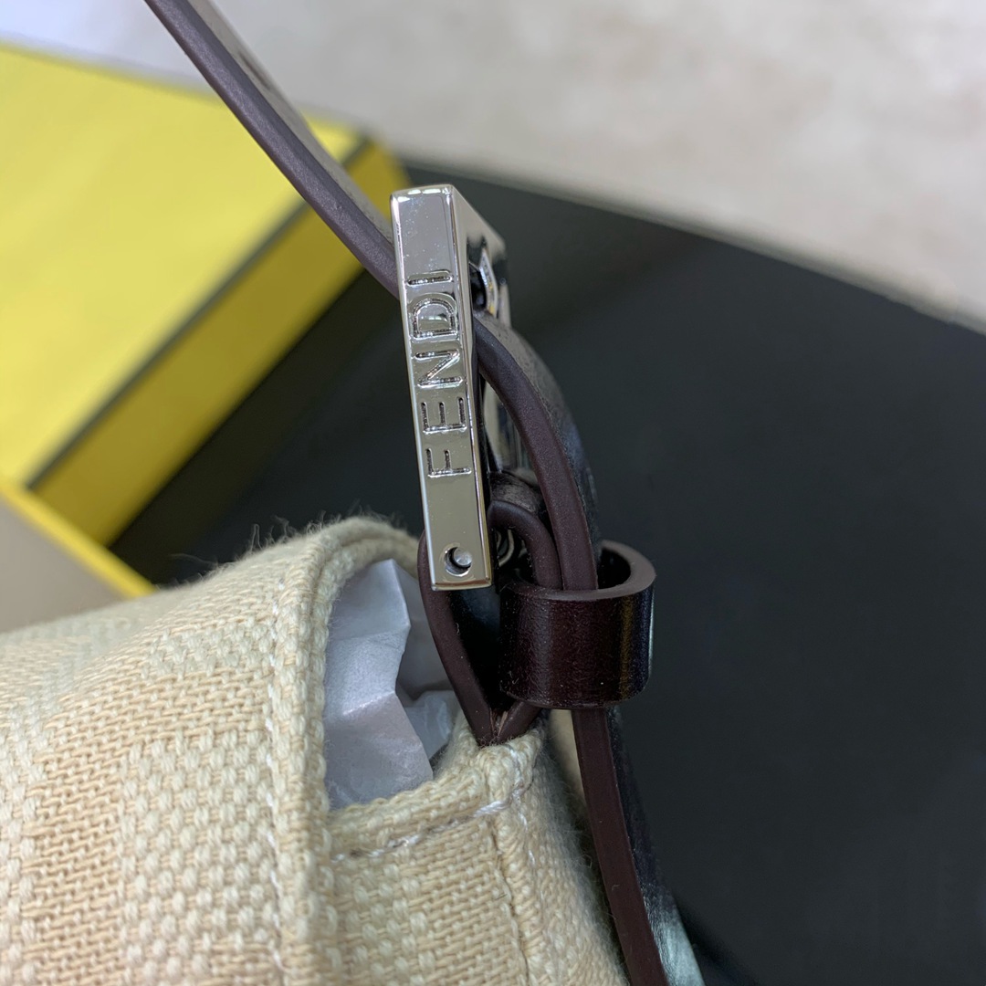 Fendivintage 奶油法棍包A貨腋下包