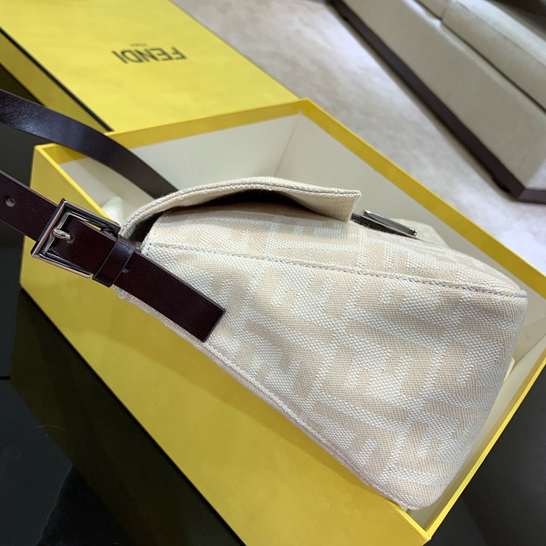 Fendivintage 奶油法棍包A貨腋下包