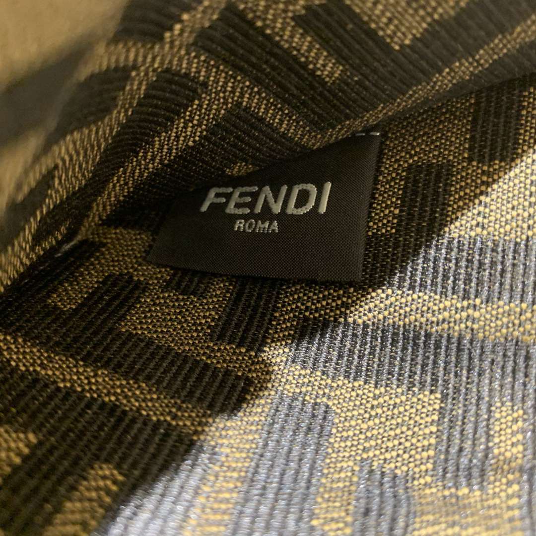 Fendi頂級高仿編輯法棍包2024新品斜挎包