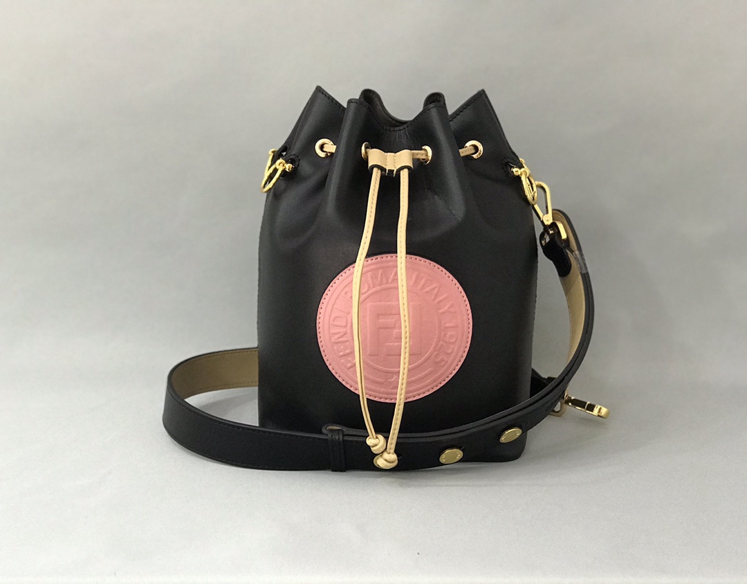 頂級原單芬迪Mon Tresor 斜挎包水桶包17CM