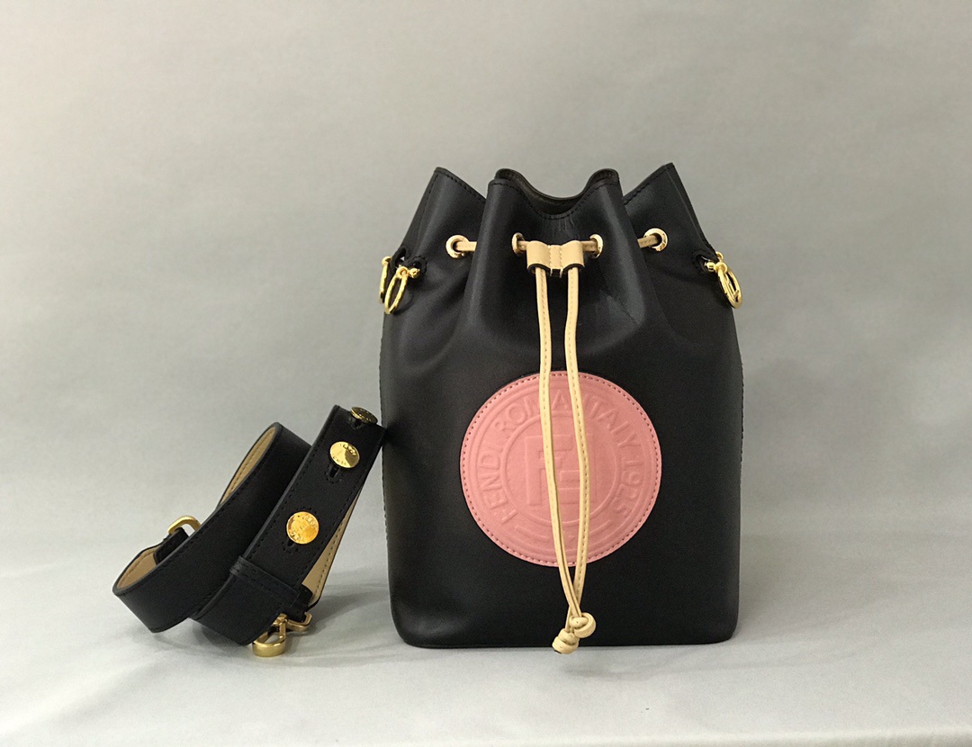 頂級原單芬迪Mon Tresor 斜挎包水桶包17CM