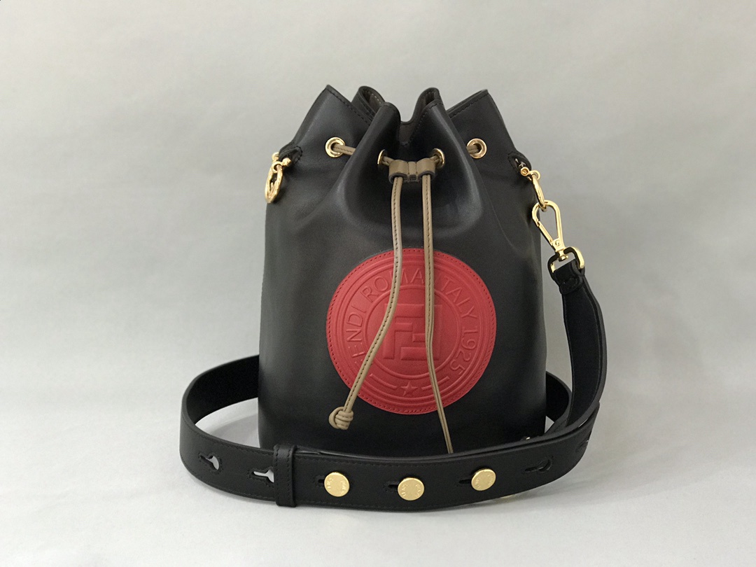 2024新品Fendi 原單 Mon Tresor 系列雙肩包水桶包