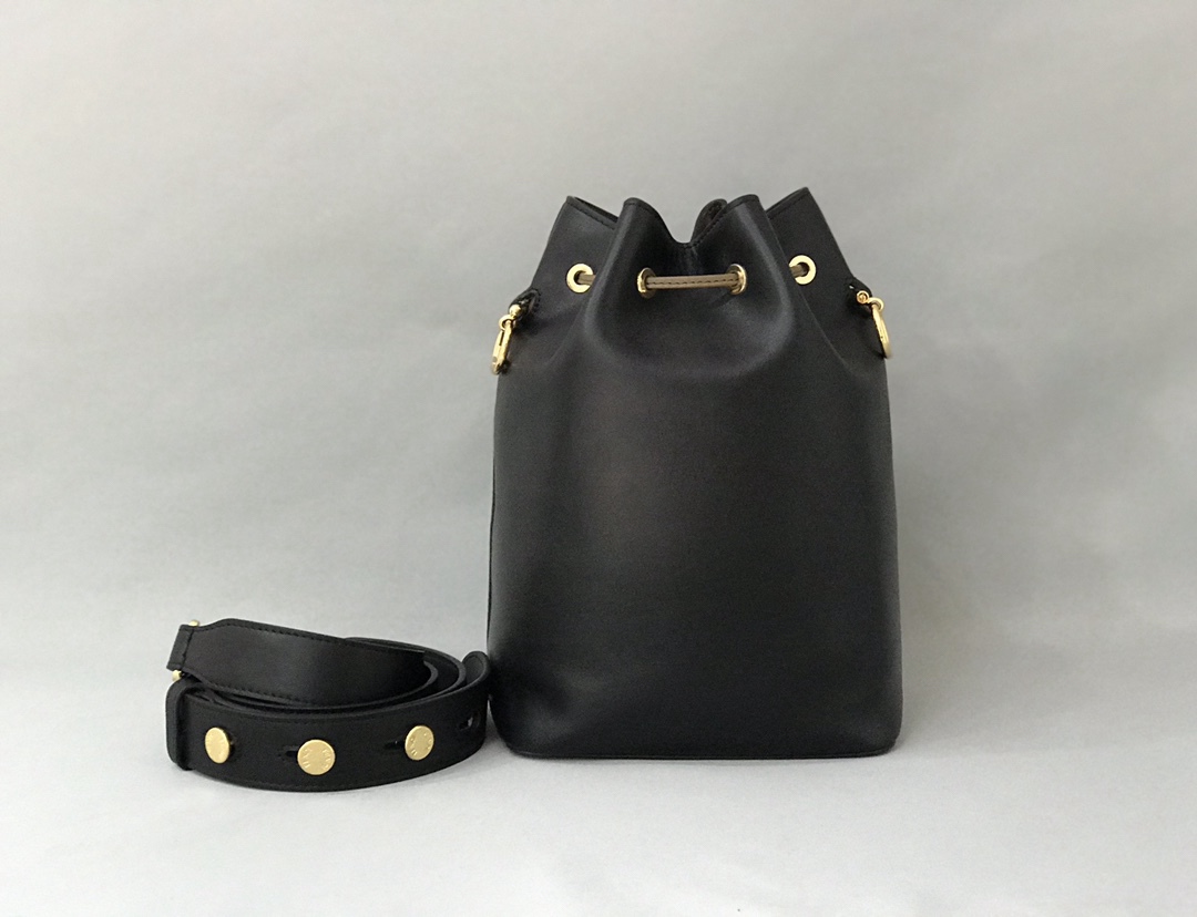 2024新品Fendi 原單 Mon Tresor 系列雙肩包水桶包