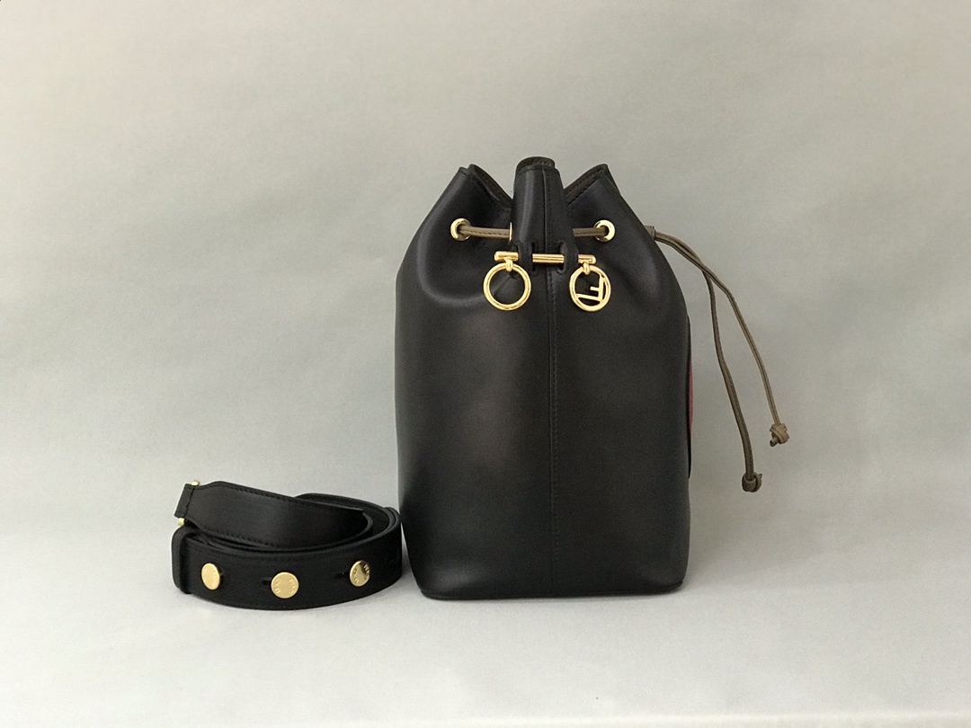 2024新品Fendi 原單 Mon Tresor 系列雙肩包水桶包