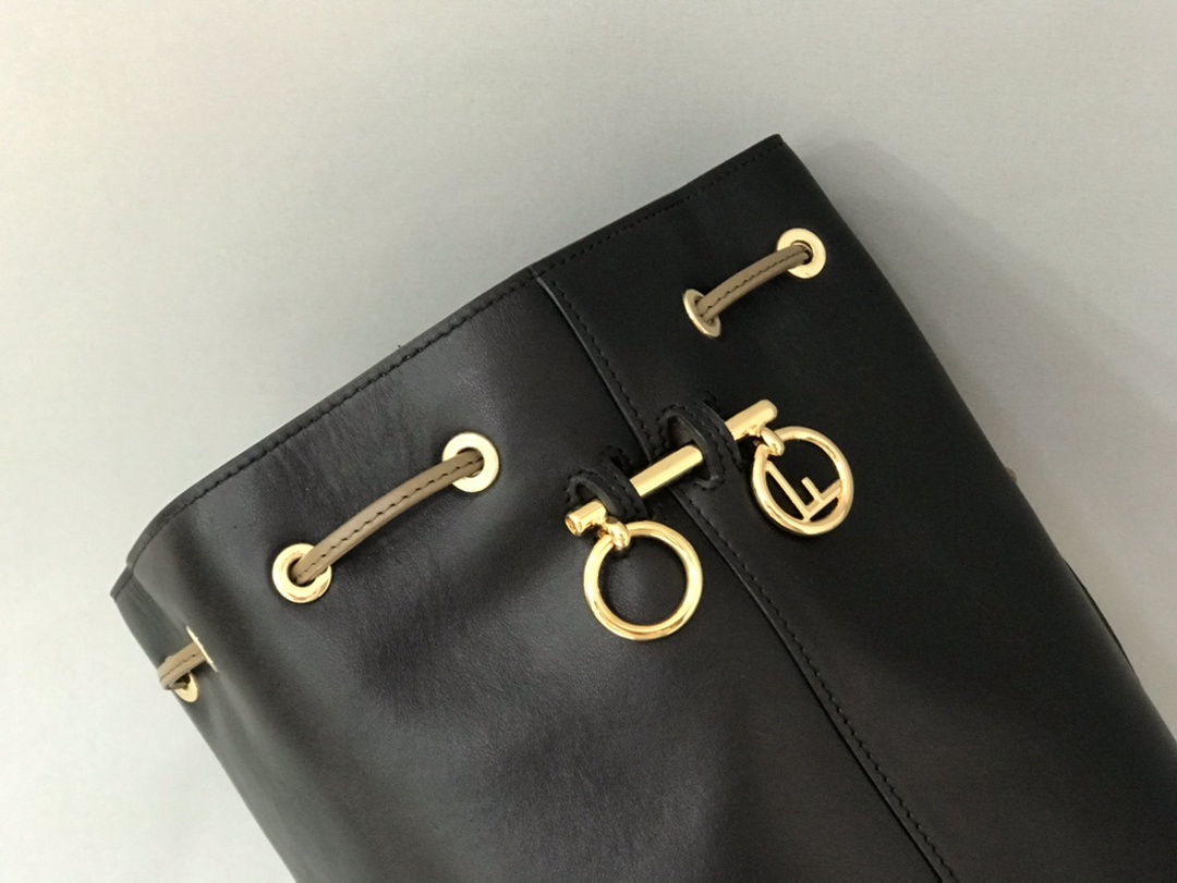 2024新品Fendi 原單 Mon Tresor 系列雙肩包水桶包