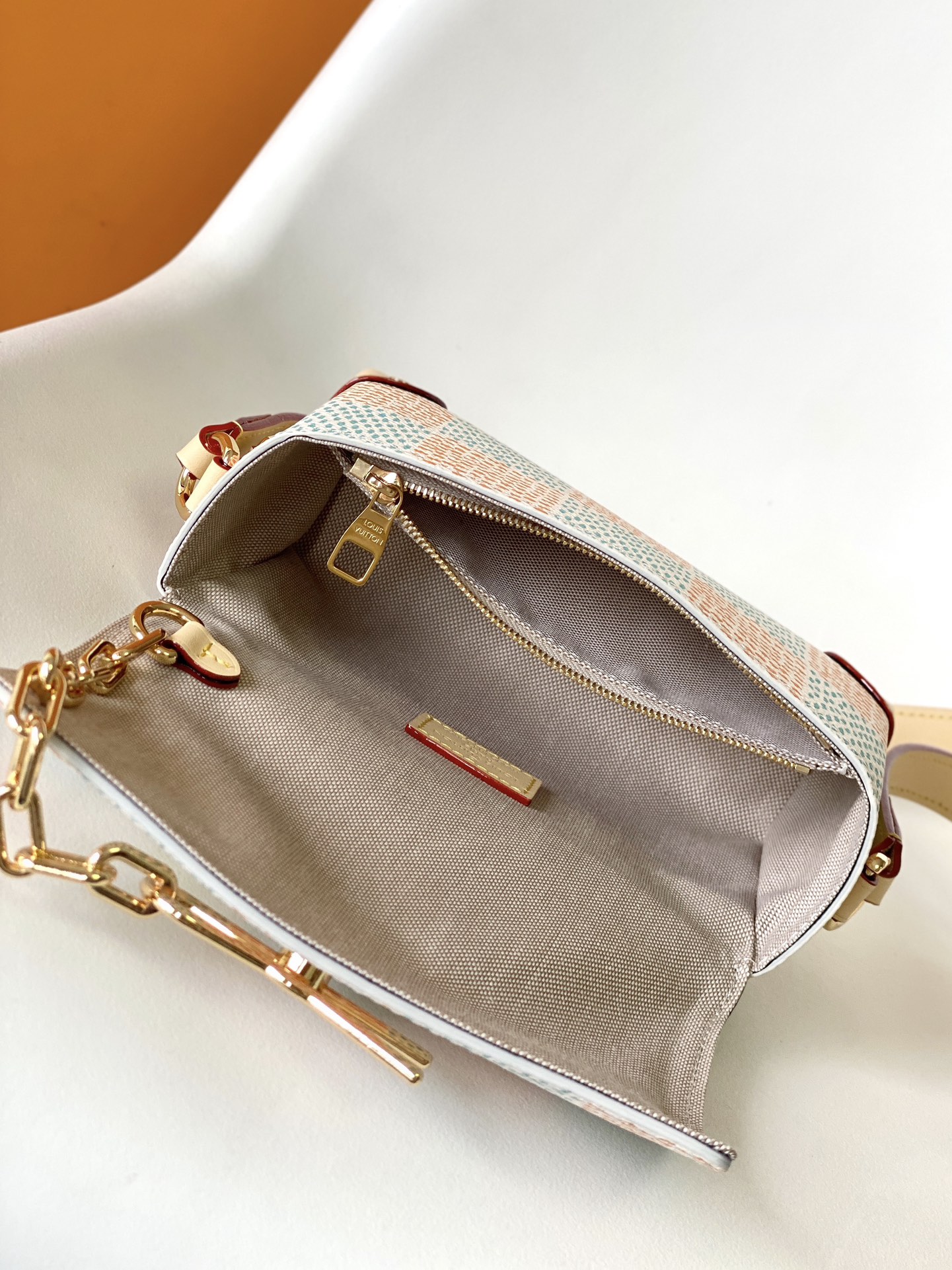 M40674頂級高仿路易威登LV真皮包包 Damier Heritage 單肩包 mini