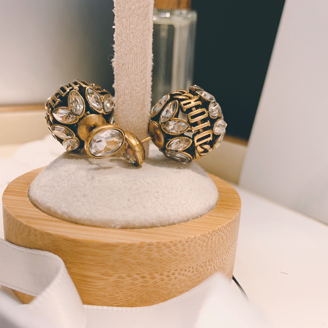 頂級A貨產本超級高昂DIOR水磚耳釘
