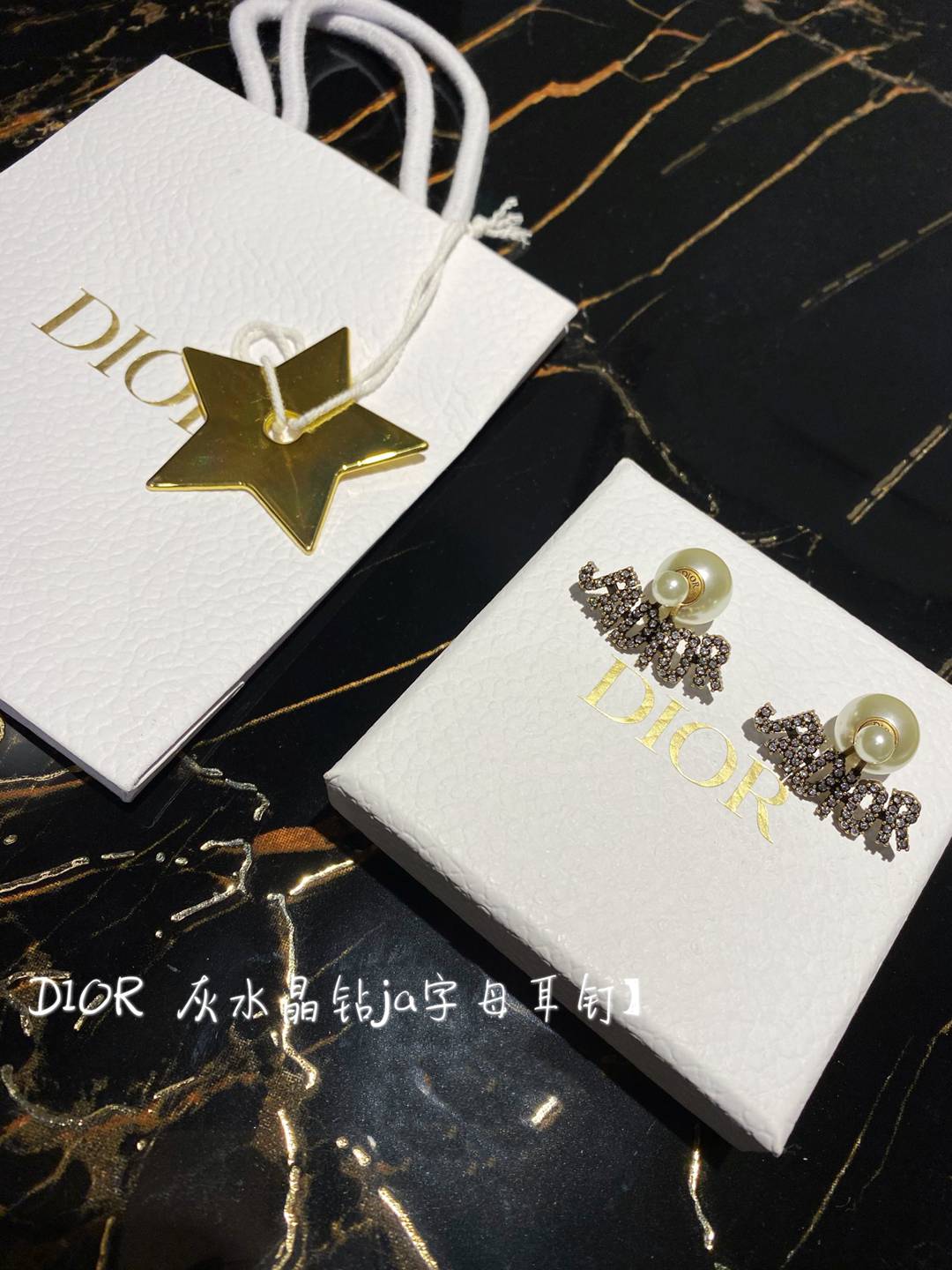專櫃同步2024新品高仿DIOR字母耳釘女款耳環