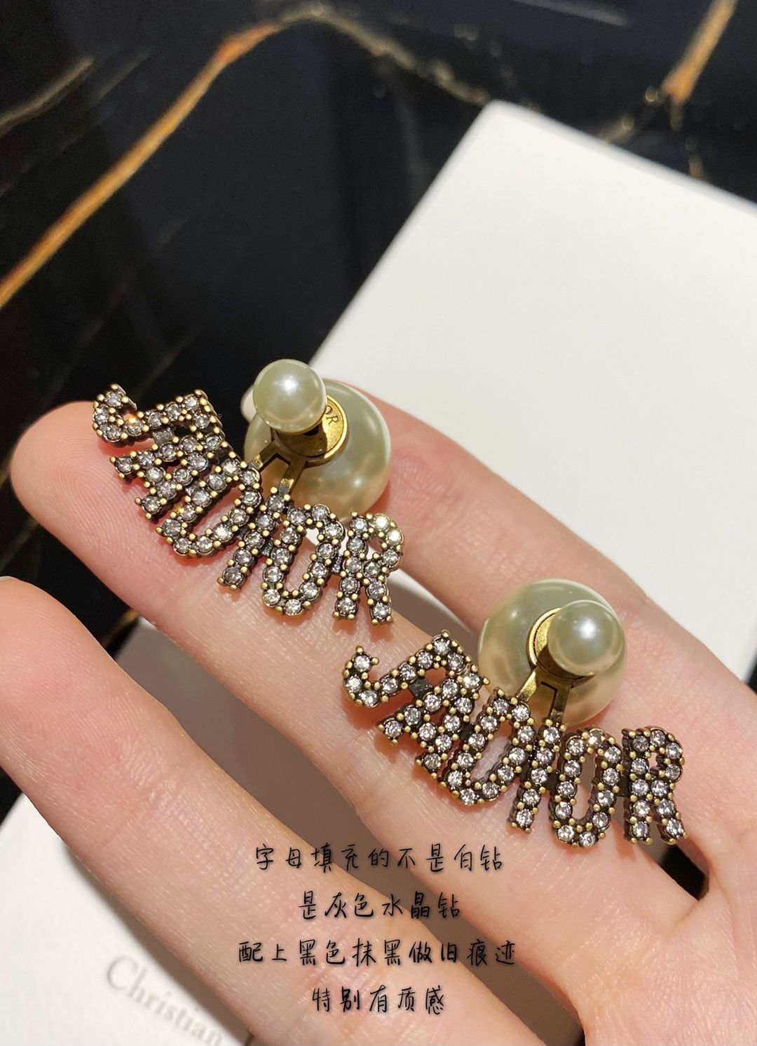專櫃同步2024新品高仿DIOR字母耳釘女款耳環